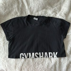Gymshark Cropped Black Shirt